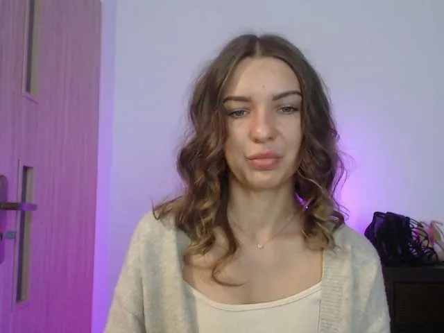 Live sex webcam photo for AuroraKiss #291369346