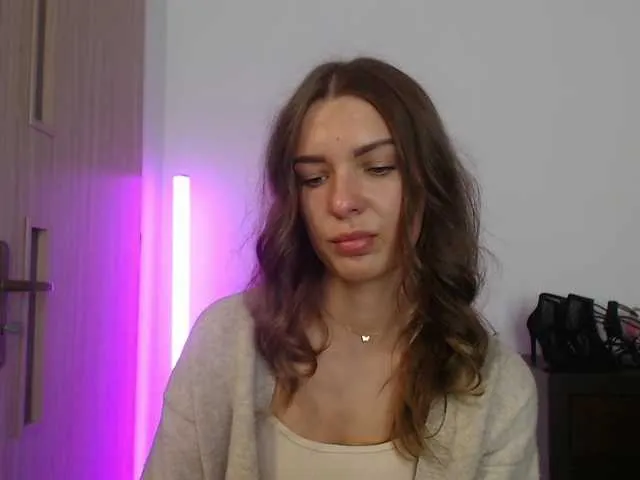 Live sex webcam photo for AuroraKiss #291370750