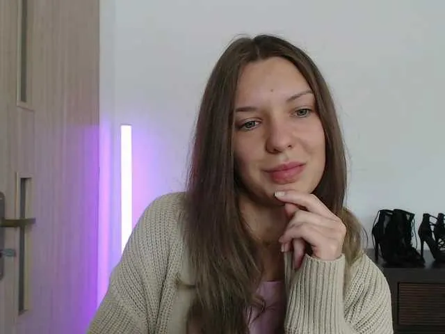 Live sex webcam photo for AuroraKiss #291479933