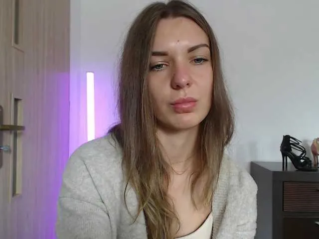 Live sex webcam photo for AuroraKiss #291527396