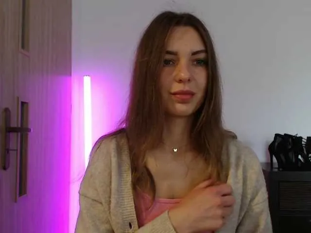 Live sex webcam photo for AuroraKiss #291639467