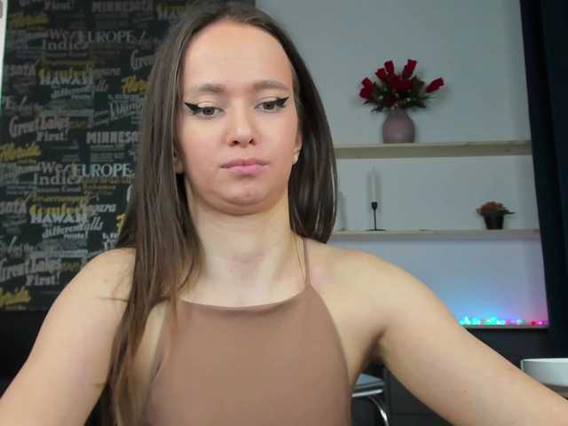 Live sex webcam photo for AvaGreyzz #278174593