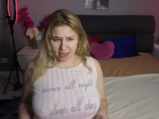 Live sex webcam photo for AvaQueen #293430414