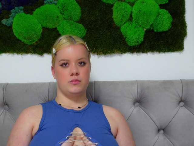 Live sex webcam photo for AvaReys #277092520