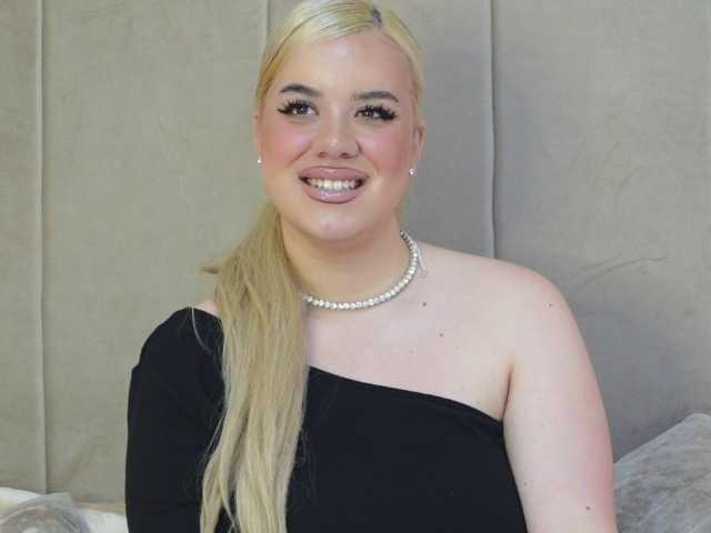 Live sex webcam photo for AvaReys #277316367