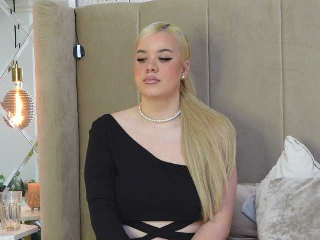 Live sex webcam photo for AvaReys #277323533