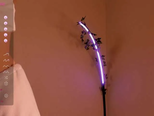 Live sex webcam photo for AvelinKkk #277334928