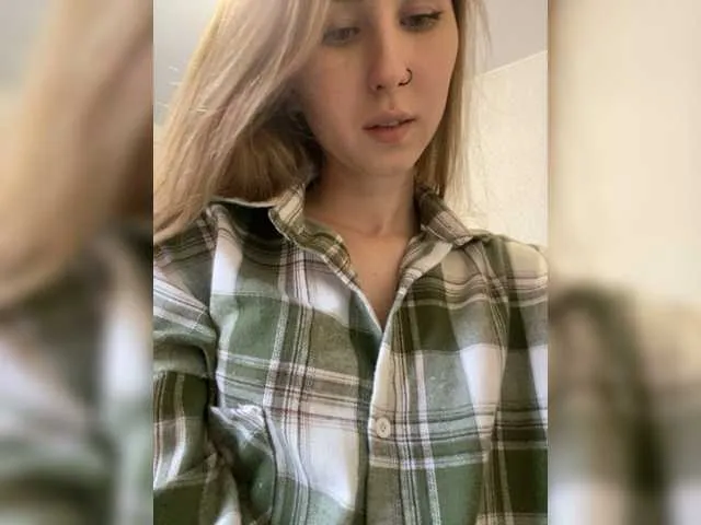 Live sex webcam photo for AveryLove #276402484