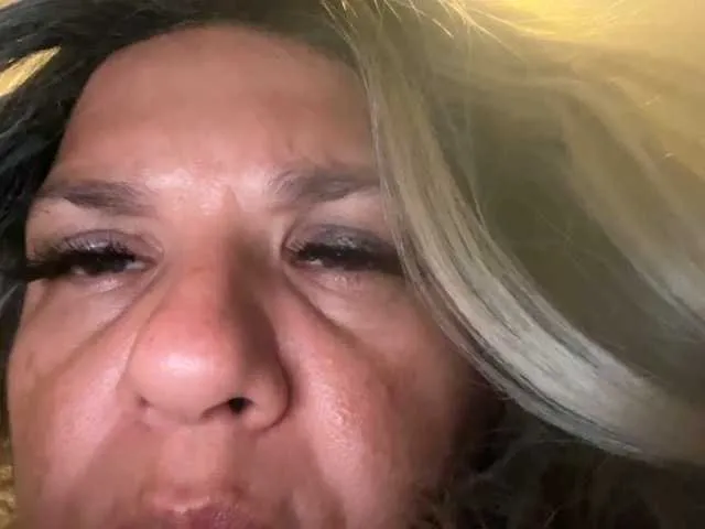 Live sex webcam photo for Averyjayxxx #275956471