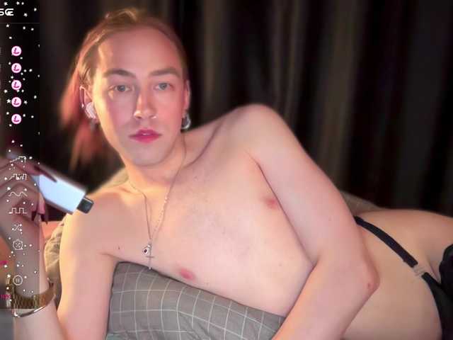 Live sex webcam photo for AvrilKors0 #291515691