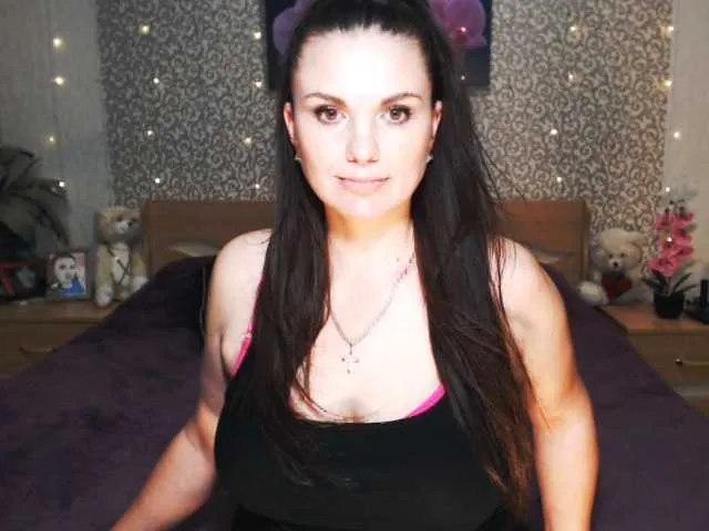 Live sex webcam photo for AwesomeValen #278122047