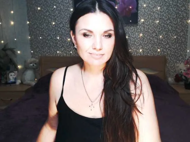 Live sex webcam photo for AwesomeValen #288793405