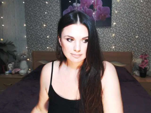 Live sex webcam photo for AwesomeValen #289811669