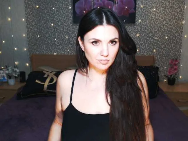 Live sex webcam photo for AwesomeValen #290323673