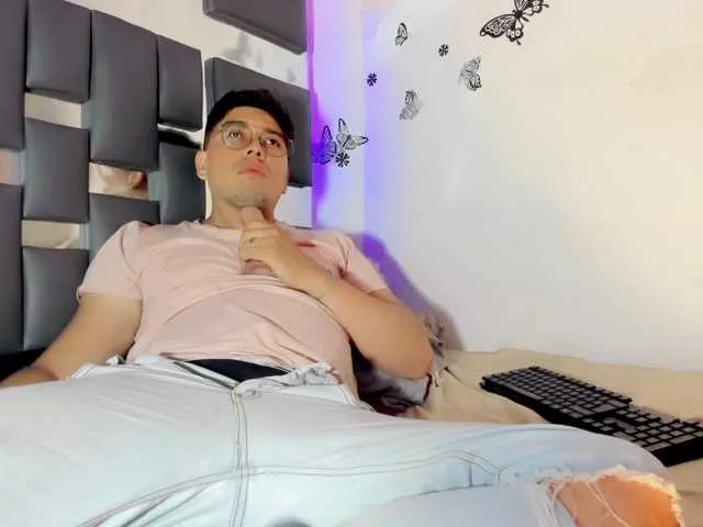 Live sex webcam photo for AxelChang #276443031