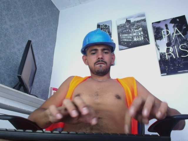 Live sex webcam photo for AxelCurtis11 #276567615