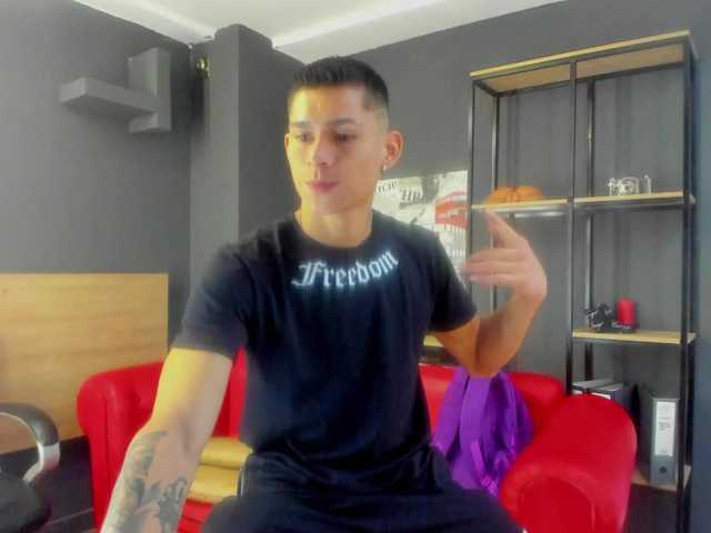 Live sex webcam photo for AxelMorries #276913400