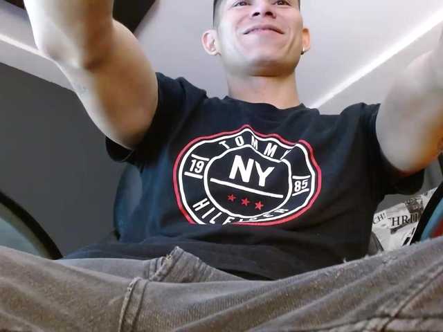 Live sex webcam photo for AxelMorries #276920957