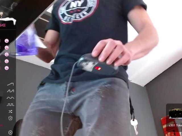 Live sex webcam photo for AxelMorries #276922494