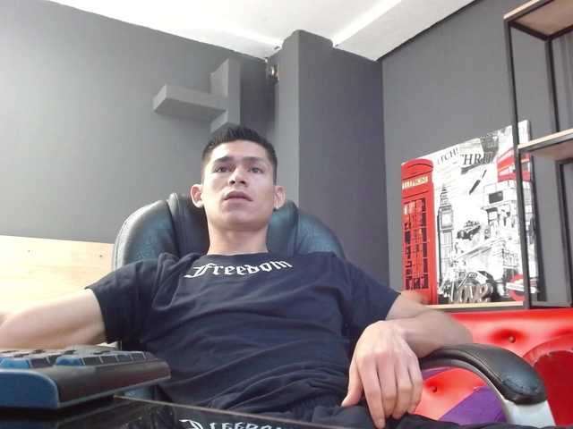 Live sex webcam photo for AxelMorries #276954483