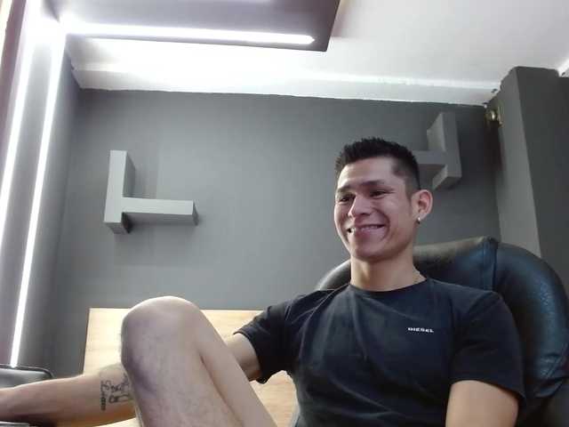 Live sex webcam photo for AxelMorries #276968497