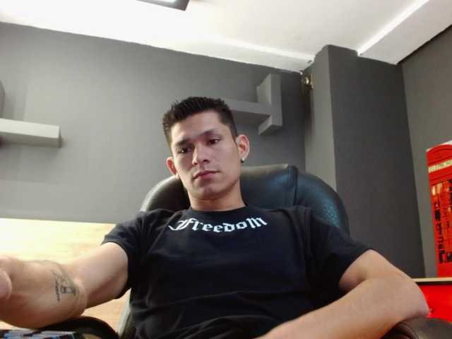 Live sex webcam photo for AxelMorries #276982144