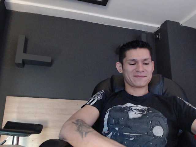 Live sex webcam photo for AxelMorries #277003745