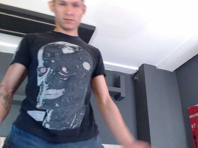 Live sex webcam photo for AxelMorries #277010133