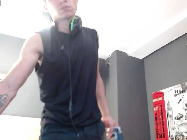 Live sex webcam photo for AxelMorries #277016916