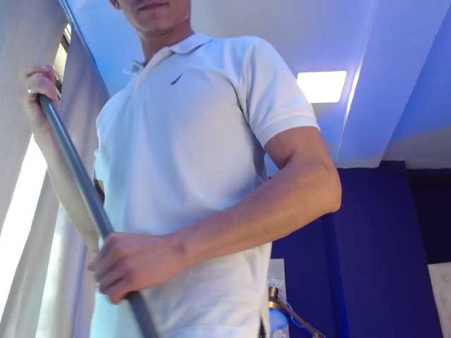 Live sex webcam photo for AxelMorries #277041883