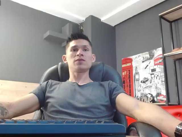 Live sex webcam photo for AxelMorries #277077006