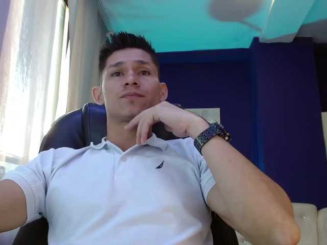 Live sex webcam photo for AxelMorries #277105079