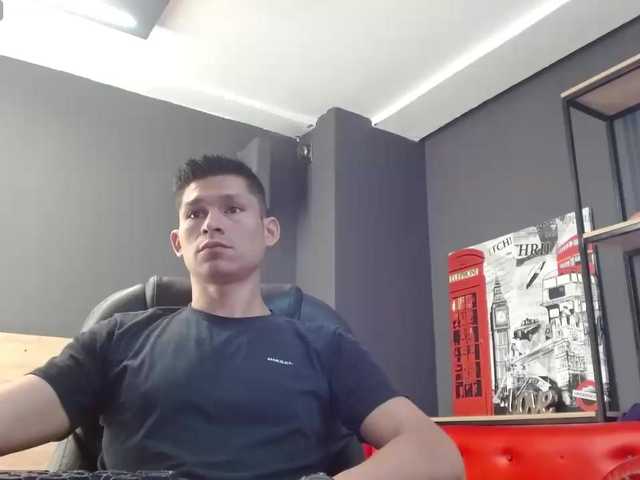 Live sex webcam photo for AxelMorries #277117677