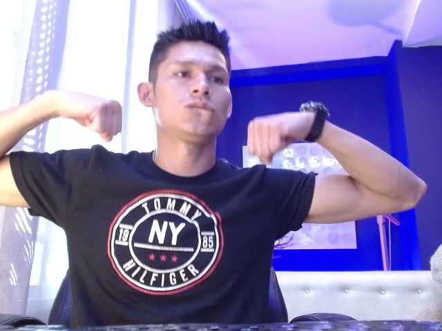 Live sex webcam photo for AxelMorries #277133362