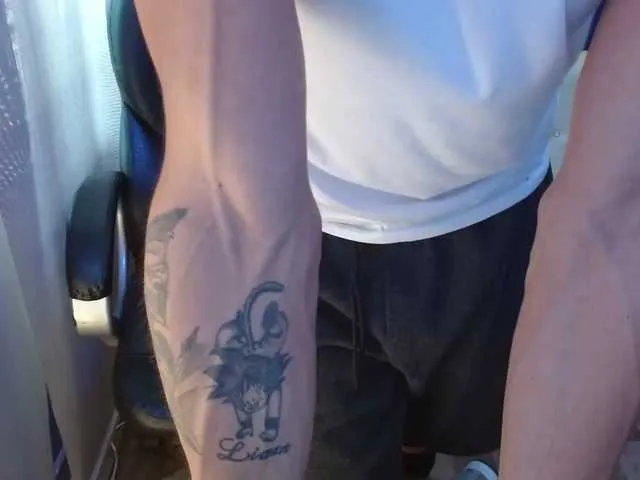 Live sex webcam photo for AxelMorries #277147660