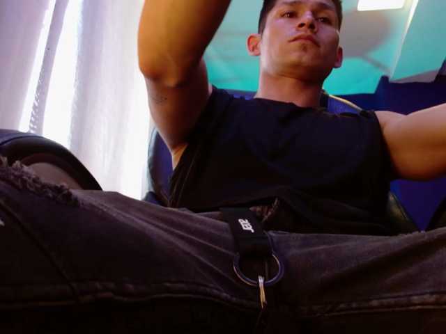 Live sex webcam photo for AxelMorries #277160052