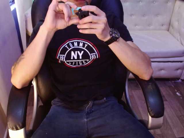 Live sex webcam photo for AxelMorries #277179383