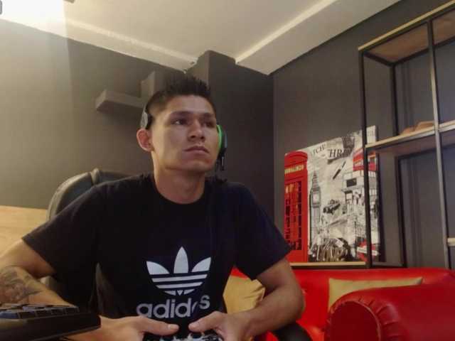 Live sex webcam photo for AxelMorries #277186565