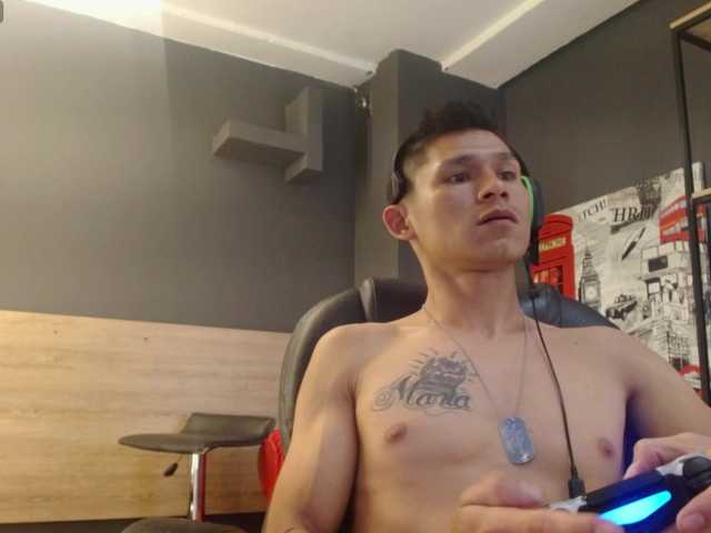 Live sex webcam photo for AxelMorries #277188533