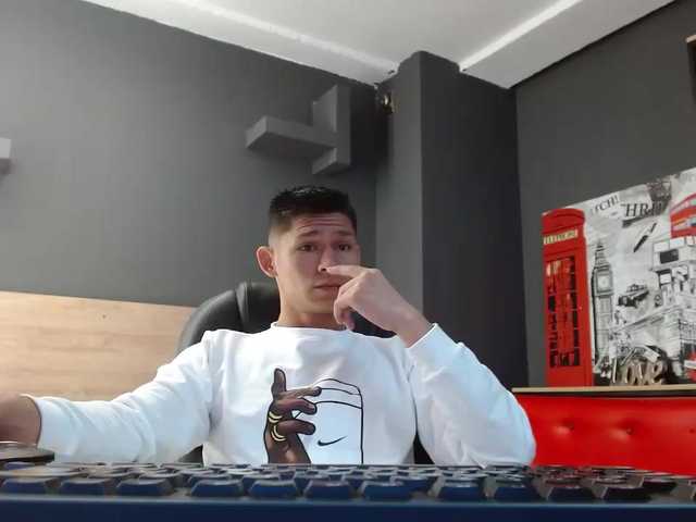 Live sex webcam photo for AxelMorries #277206659