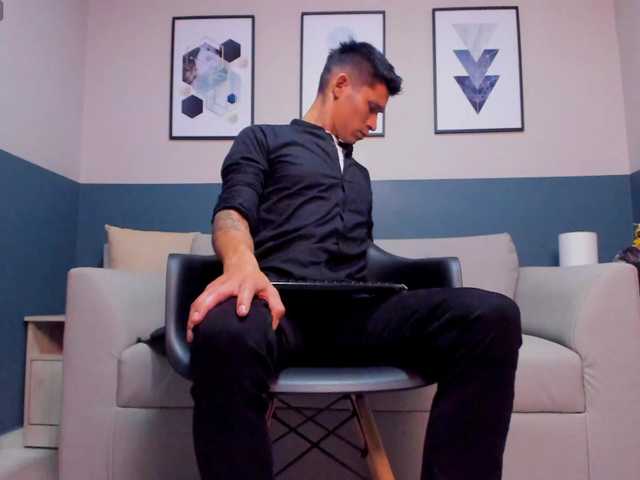 Live sex webcam photo for AxelMorries #277257239