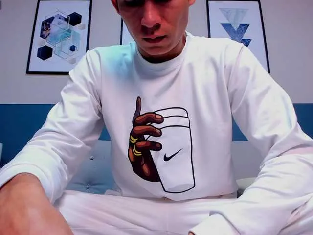 Live sex webcam photo for AxelMorries #277269351