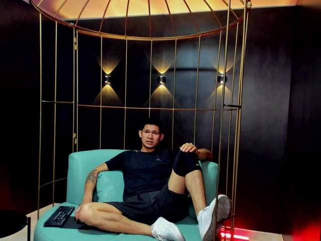 Live sex webcam photo for AxelMorries #277291044