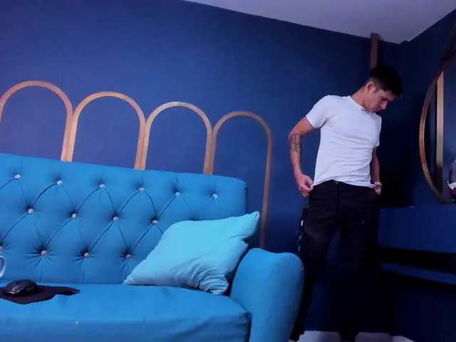 Live sex webcam photo for AxelMorries #277305559