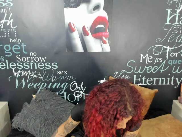 Live sex webcam photo for AxxyMilf #277041532