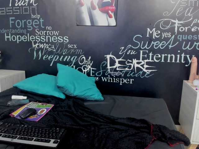 Live sex webcam photo for AxxyMilf #277237988