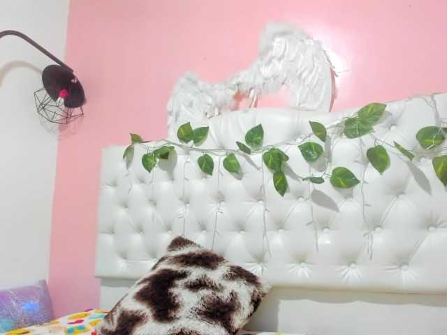 Live sex webcam photo for AxxyMilf #278116674