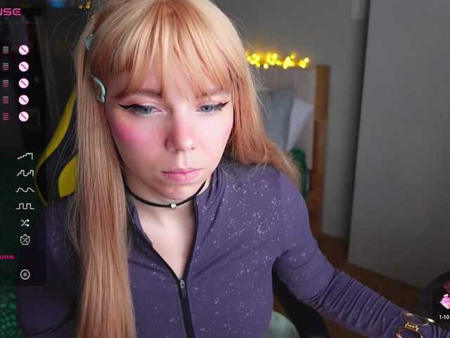 Live sex webcam photo for AyraLust #278075398