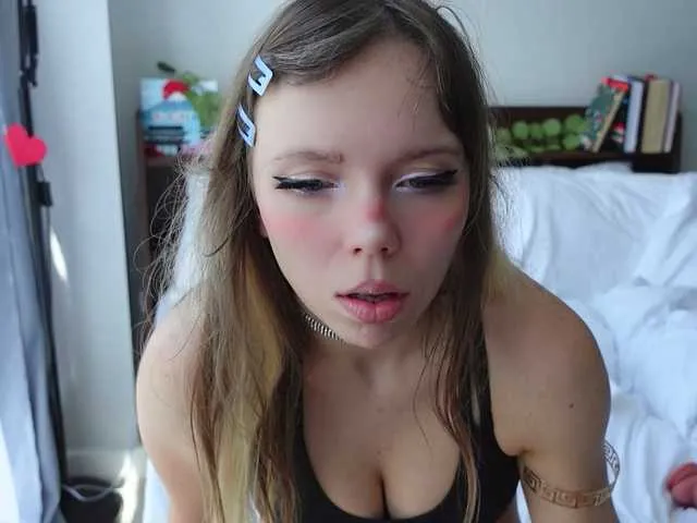 Live sex webcam photo for AyraLust #291056829
