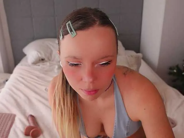 Live sex webcam photo for AyraLust #292431282
